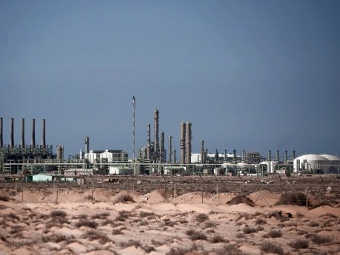 Сторонники федерации остановили работу двух нефтяных терминалов в Ливии