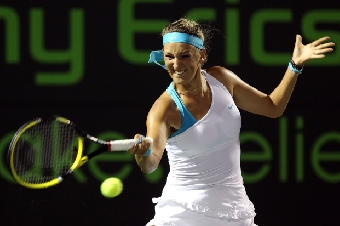 Виктория Азаренко сыграет с Верой Звонаревой в полуфинале итогового турнира WTA