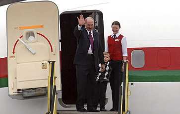 Лукашенко вернулся из Сербии после 8-дневного пребывания на курорте (Фото)