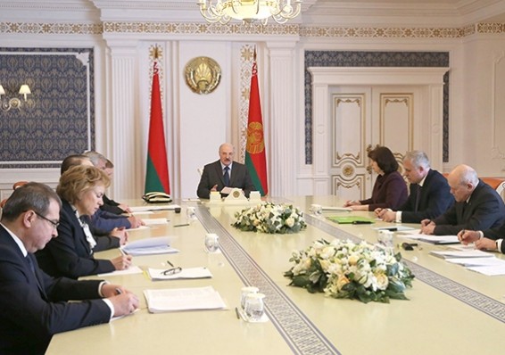 «Отсечь все лишнее». Лукашенко требует уйти от всего, что мешает динамичному развитию страны