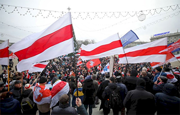 Участники акции за независимость двинулись колонной на площадь Свободы