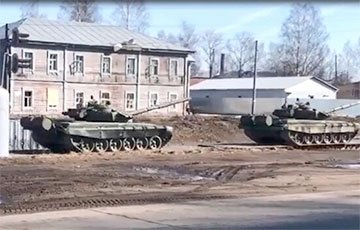 Канал Sky показал на видео полевой лагерь российских военных недалеко от границы с Украиной