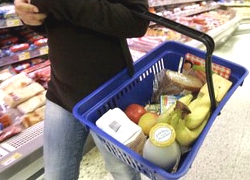 Белорусские продукты за границей дешевеют, на родине – дорожают