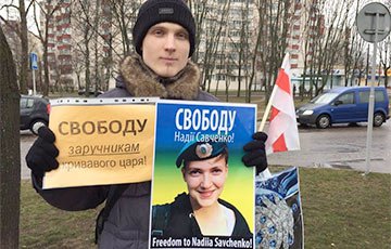 Активиста хотят принудительно доставить в суд за акцию у посольства РФ
