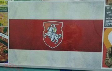 Как партизаны украшают белорусские города национальной символикой