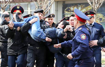 В Казахстане нарастают протесты из-за переименования столицы