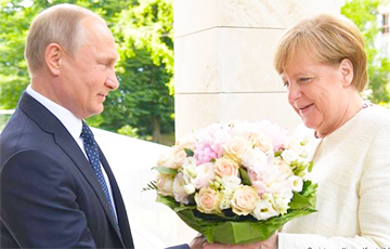 Меркель у Путина в Сочи: с цветами, но без конкретных результатов