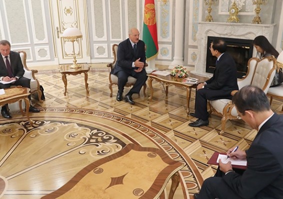 Лукашенко встретился с послом Вьетнама Ле Анем