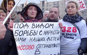 Активистки движения «Матери 328» вышли на площадь Независимости в Минске