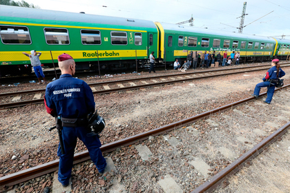Полиция Венгрии начала проверять пассажирские поезда из-за угрозы взрыва