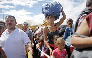 За день после открытия границы с Колумбией ее пересекли 37 тысяч граждан Венесуэлы