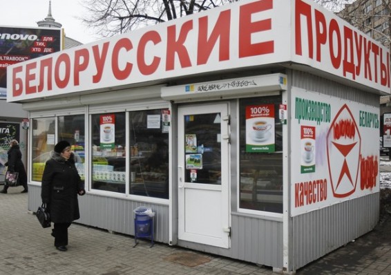 Киев не отменил, а отложил на 3 месяца введение специальной пошлины на товары из Беларуси