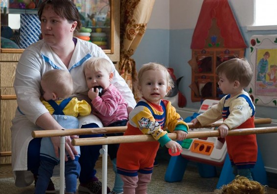 Порядка 600 детей ежегодно обретают семью в Беларуси