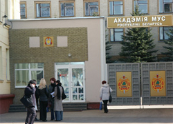 Академия МВД намерена оккупировать центр Минска. Народ – против