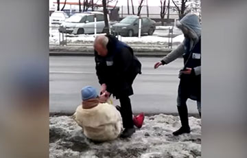 В Минске контролеры катали женщину по земле, вырывая сумку