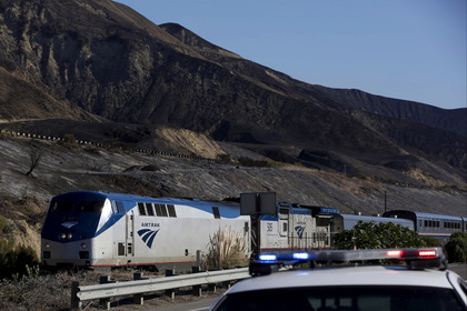 Жертвами столкновения поезда с экскаватором в США стали два человека