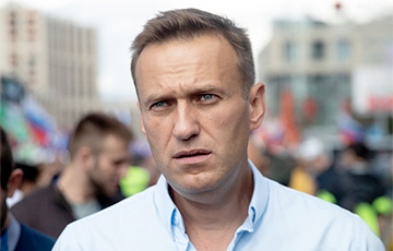 На Алексея Навального напали при входе на радиостанцию «Эхо Москвы»