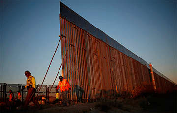 Байден остановил строительство стены на границе с Мексикой