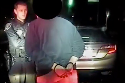 В США пожилой водитель решил нюхнуть кокаина на глазах полицейского
