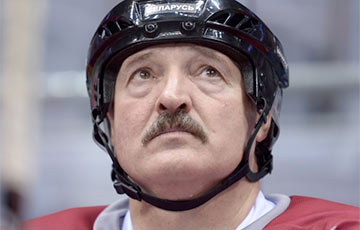 Лукашенко продолжает выделять деньги на ледовые арены