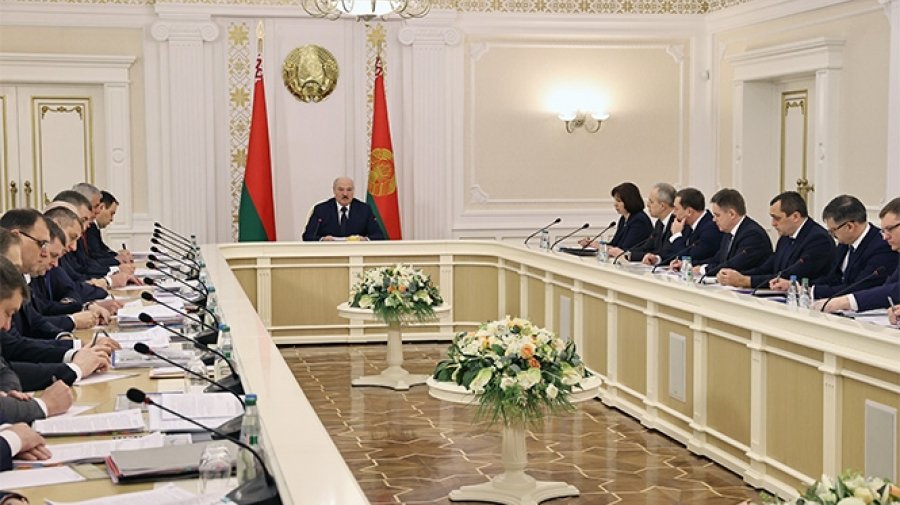 Лукашенко предложил ввести в Беларуси самые жесткие меры за неуплату налогов