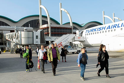 Двух россиянок высадили из самолета в Стамбуле