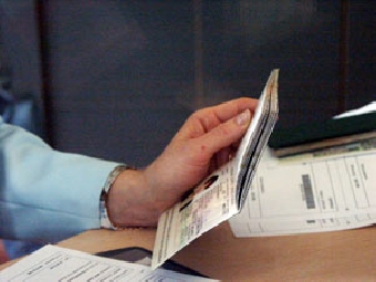 Банки с 9 ноября будут продавать валюту по паспортам