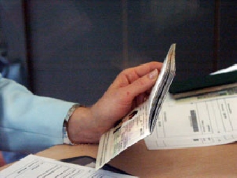 Банки с 9 ноября будут продавать валюту по паспортам