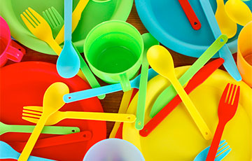 В Беларуси запретят пластиковую посуду в кафе и ресторанах