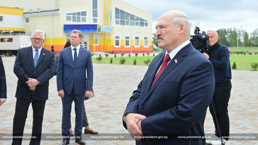 Крепкий орешек. Лукашенко будет активно вооружать армию