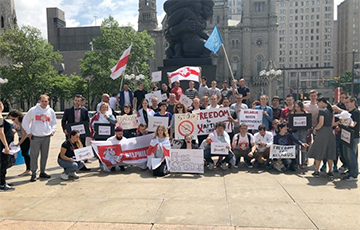 Белорусы Филадельфии провели акцию против блокировки «Хартии-97»