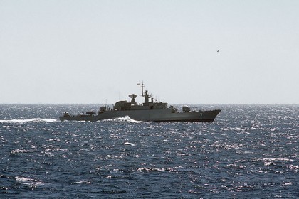 Иран решил отправить военные корабли к морской границе США