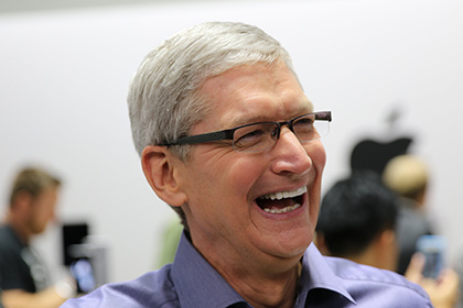 Пользователи соцсетей подшутили над нечетким снимком главы Apple с Супербоула
