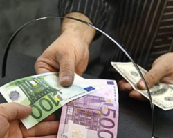 В октябре белорусы выступили покупателями валюты