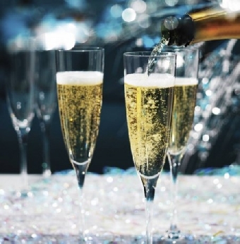 Магазины Минска к Новому году предложат почти 2,7 млн. бутылок шампанского