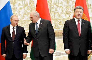 Украинские СМИ: Москва держит Киев на крючке через Лукашенко