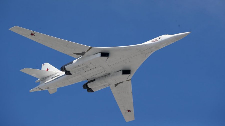 Российские бомбардировщики Ту-160 имитируют бомбометание под Ружанами