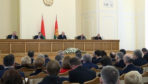 Лукашенко признался, что читает форумы и «оппозиционные» СМИ