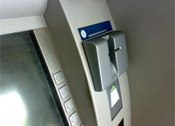 Житель Нарочи разбил банкомат за «съеденную» карточку