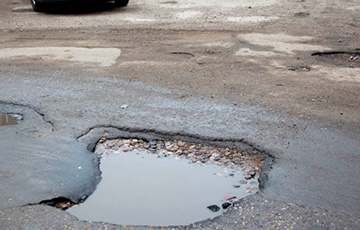 Гродненская область: Те, кто платят дорожный сбор, сами дороги и ремонтируют