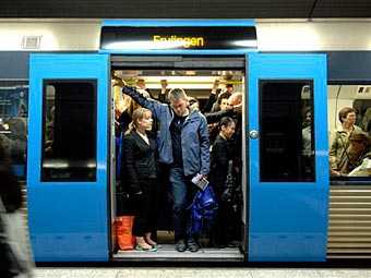 Шведские рабочие пробурилиcь в метро