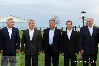 Встреча глав государств-членов ОДКБ в узком составе продолжается уже третий час