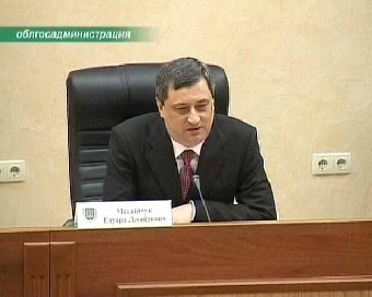 Чиновники ищут работу из-за низких зарплат