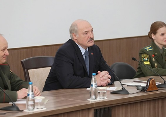 Лукашенко предупредил курсантов Военной академии: вы должны быть готовы к любому повороту событий