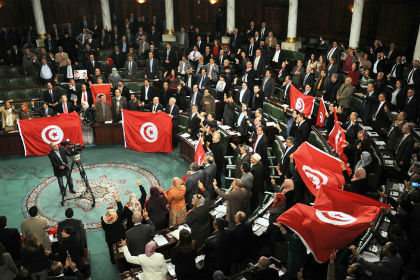 В Тунисе приняли демократическую конституцию