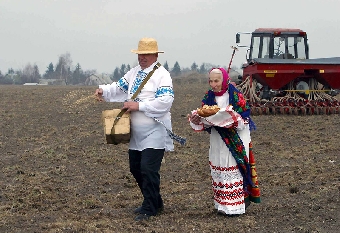 Мясникович потребовал ускорить строительство в Беларуси современных семеноводческих комплексов