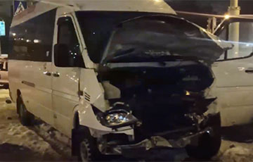 В Минске таксист на Volkswagen врезался в микроавтобус