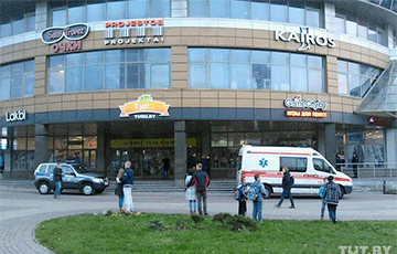 Первой выбить топор у нападавшего пыталась уборщица ТЦ в Минске