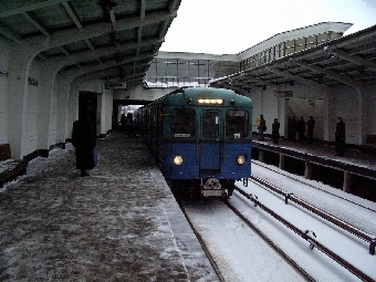 В минском метро девушка бросилась на рельсы и выжила