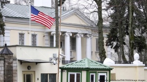 США по требованию Минска сократили численность дипмиссии в Беларуси